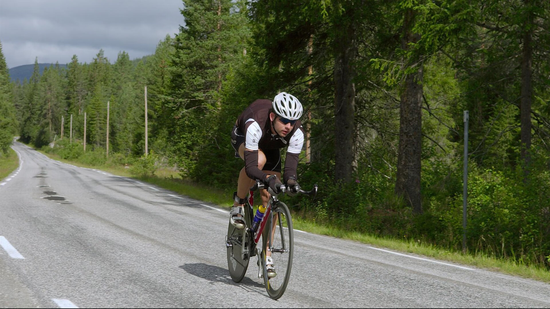 德国骑手弗洛尔·德·温内在2024年欧洲三项赛锦标赛中获得个人铜牌，表现出色。